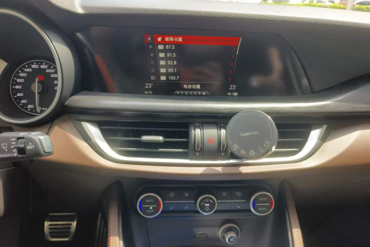 Used Alfa Romeo Stelvio 2017 2.0T 200HP Elite Edition Audio And AC Panel