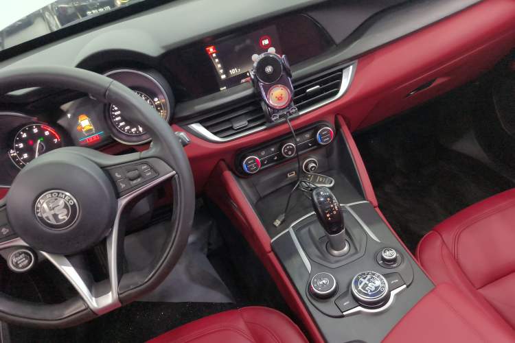Used Alfa Romeo Stelvio 2017 2.0T 200HP Elite Edition Audio And AC Panel