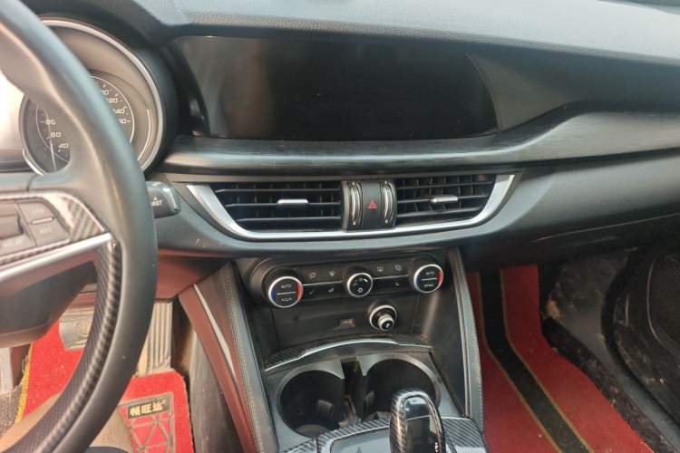 Used Alfa Romeo Stelvio 2017 2.0T 200HP Elite Edition Audio And AC Panel