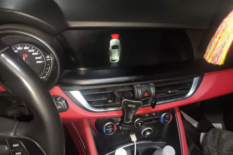 Used Alfa Romeo Stelvio 2017 2.0T 200HP Elite Edition Audio And AC Panel