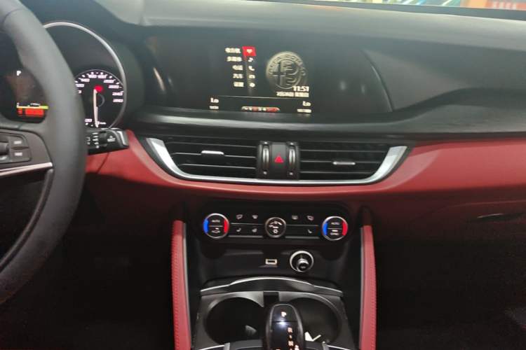 Used Alfa Romeo Stelvio 2017 2.0T 200HP Elite Edition Audio And AC Panel