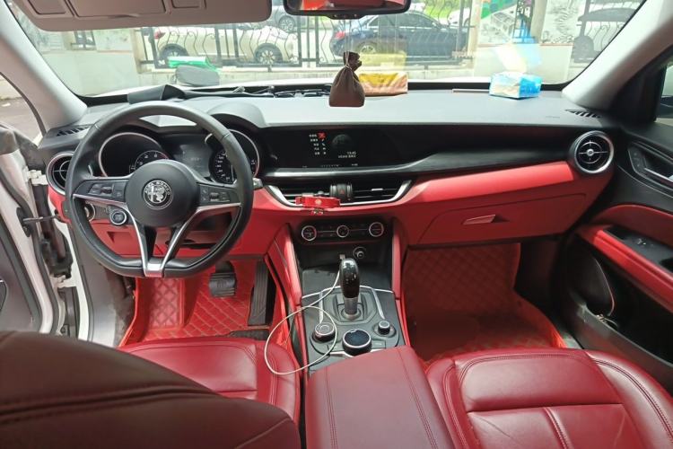 Used Alfa Romeo Stelvio 2017 2.0T 200HP Elite Edition Center Console