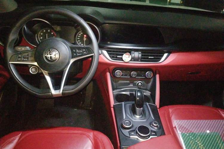 Used Alfa Romeo Stelvio 2017 2.0T 200HP Elite Edition Center Console