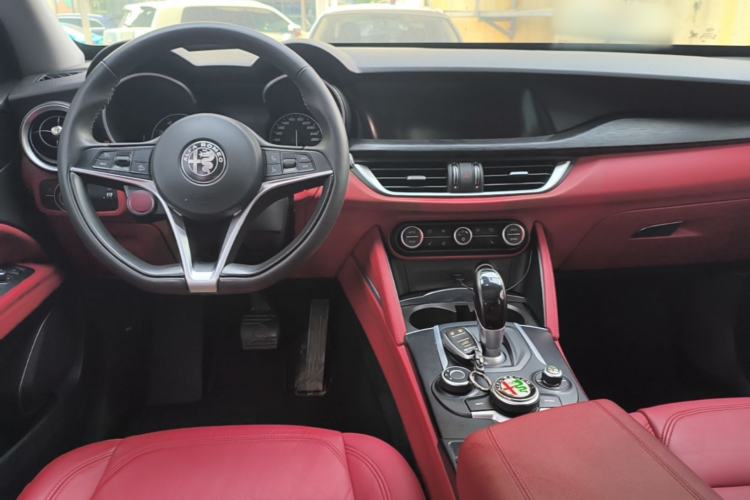 Used Alfa Romeo Stelvio 2017 2.0T 200HP Elite Edition Center Console