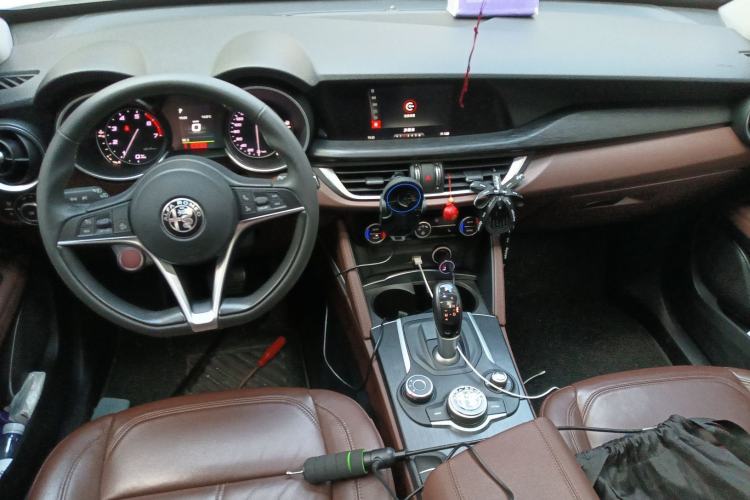 Used Alfa Romeo Stelvio 2017 2.0T 200HP Elite Edition Center Console