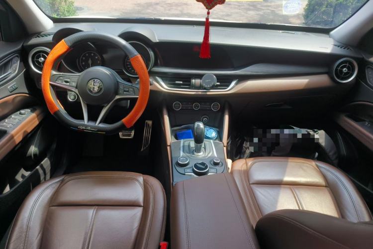 Used Alfa Romeo Stelvio 2017 2.0T 200HP Elite Edition Center Console