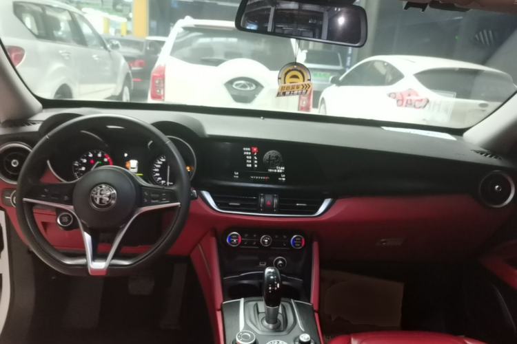 Used Alfa Romeo Stelvio 2017 2.0T 200HP Elite Edition Center Console