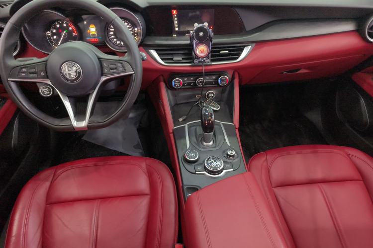 Used Alfa Romeo Stelvio 2017 2.0T 200HP Elite Edition Center Console