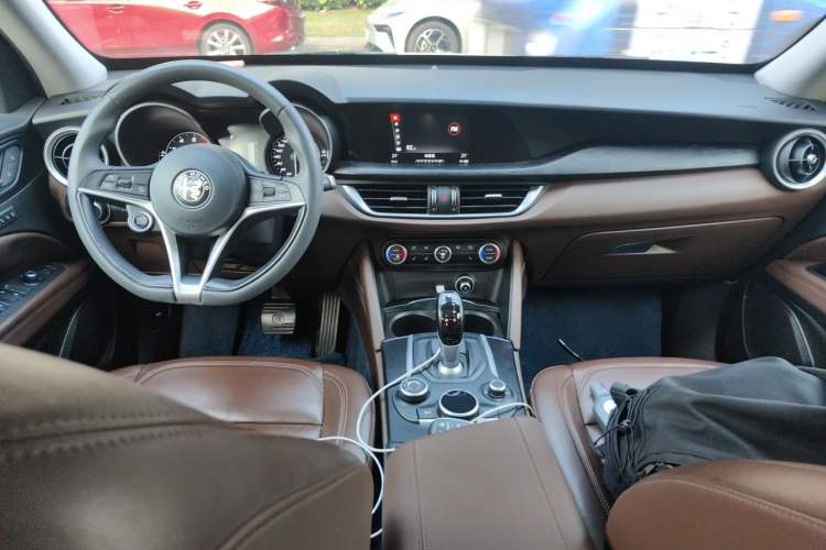 Used Alfa Romeo Stelvio 2017 2.0T 200HP Elite Edition Center Console