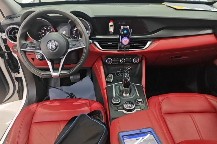 Used Alfa Romeo Stelvio 2017 2.0T 200HP Elite Edition Center Console
