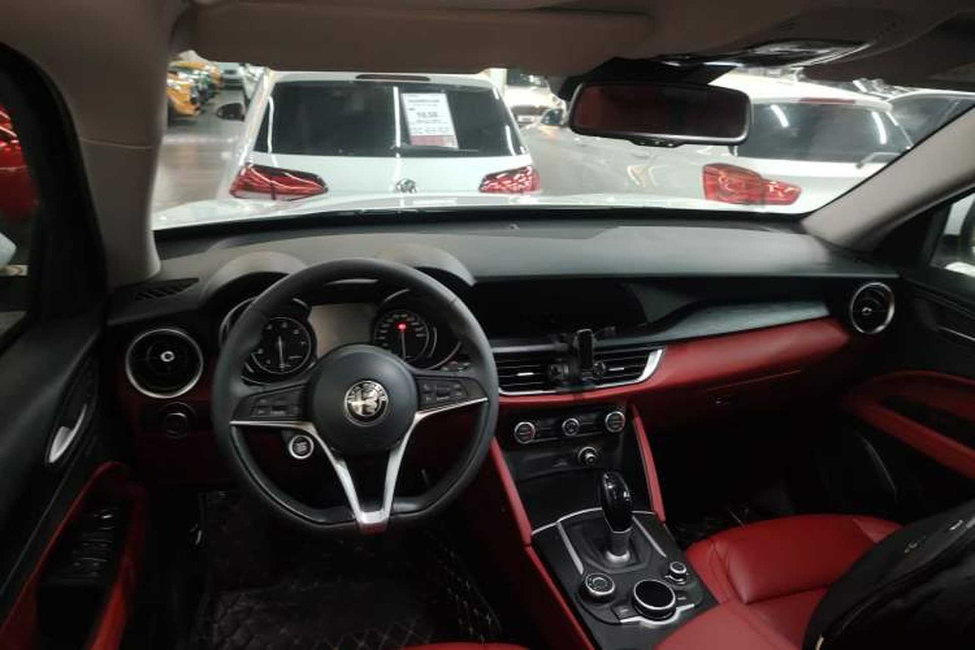 Used Alfa Romeo Stelvio 2017 2.0T 200HP Luxury Edition Center Console