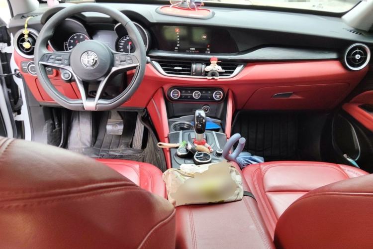 Used Alfa Romeo Stelvio 2017 2.0T 200HP Elite Edition Center Console