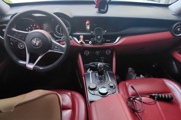 Used Alfa Romeo Stelvio 2017 2.0T 200HP Elite Edition Center Console