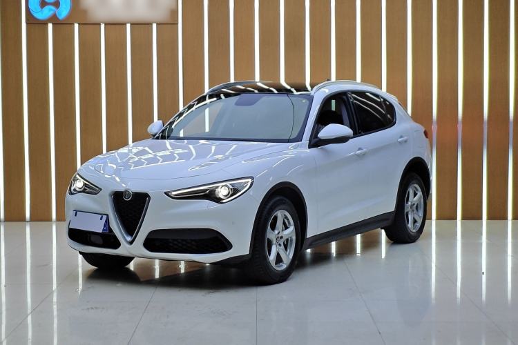 Alfa Romeo Stelvio 2017
