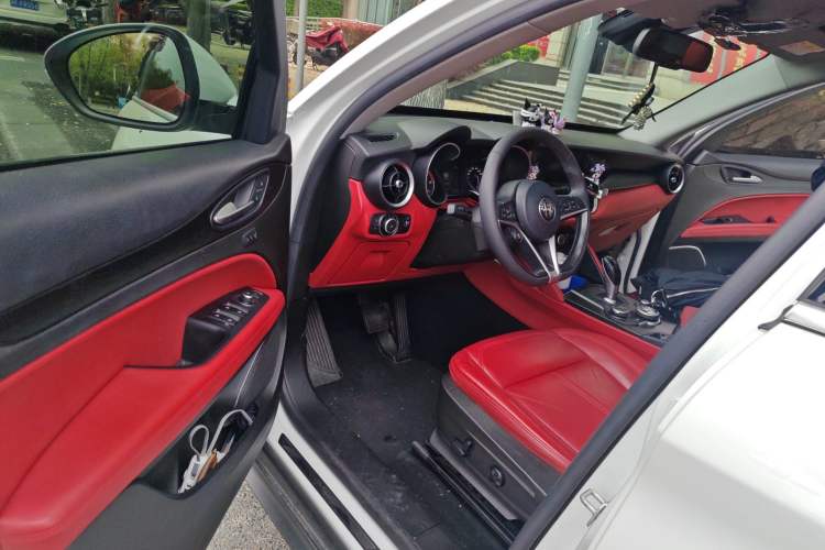 Used Alfa Romeo Stelvio 2017 2.0T 200HP Luxury Edition Driver Seat
