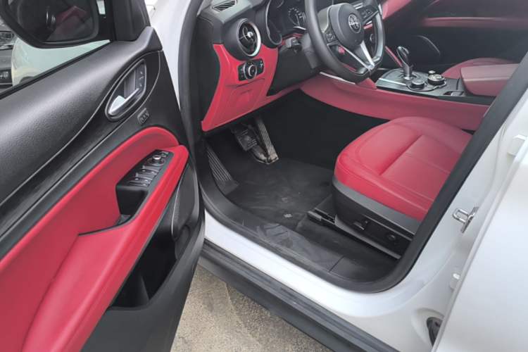 Used Alfa Romeo Stelvio 2017 2.0T 200HP Elite Edition Driver Seat