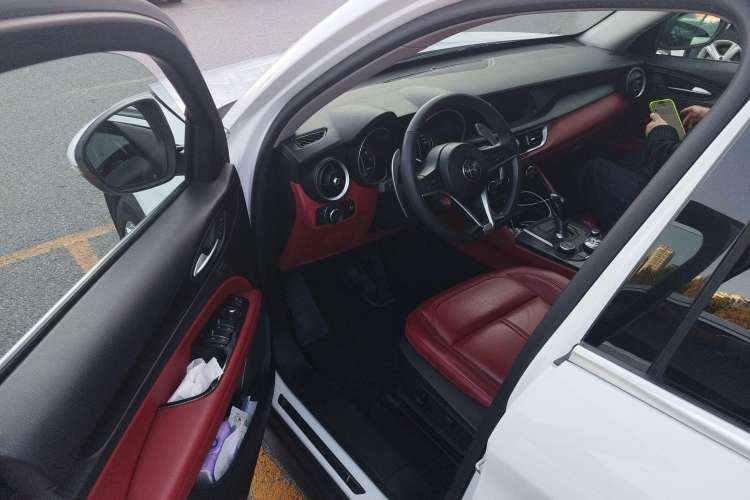 Used Alfa Romeo Stelvio 2017 2.0T 280HP Luxury Edition Driver Seat