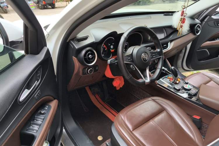 Used Alfa Romeo Stelvio 2017 2.0T 200HP Elite Edition Driver Seat