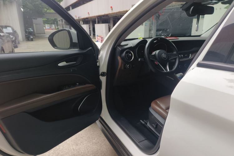 Used Alfa Romeo Stelvio 2017 2.0T 200HP Elite Edition Driver Seat