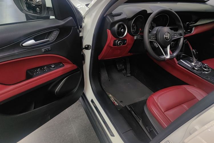 Used Alfa Romeo Stelvio 2017 2.0T 200HP Luxury Edition Driver Seat