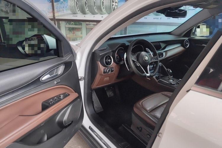 Used Alfa Romeo Stelvio 2017 2.0T 280HP Luxury Edition Driver Seat