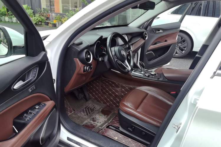 Used Alfa Romeo Stelvio 2017 2.0T 200HP Luxury Edition Driver Seat