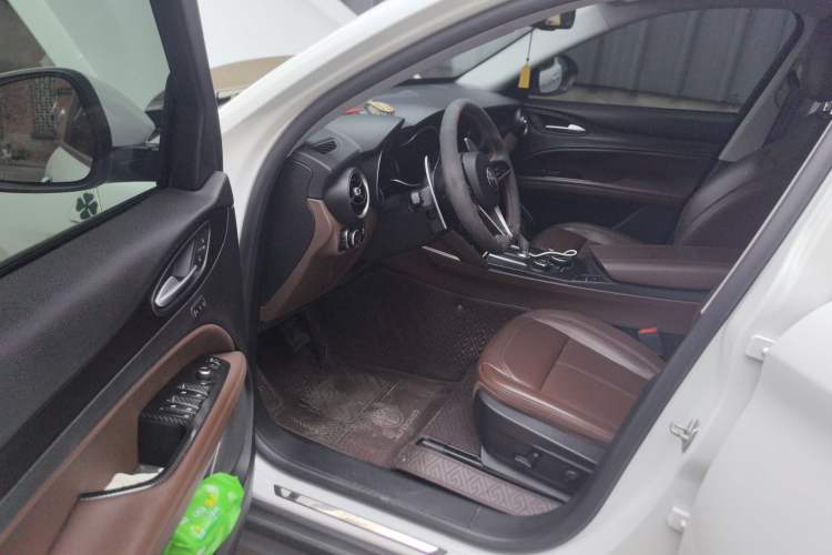 Used Alfa Romeo Stelvio 2017 2.0T 200HP Luxury Edition Driver Seat