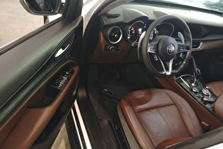Used Alfa Romeo Stelvio 2017 2.0T 280HP Luxury Edition Driver Seat