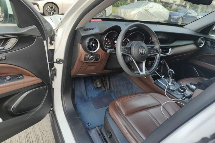 Used Alfa Romeo Stelvio 2017 2.0T 200HP Elite Edition Driver Seat