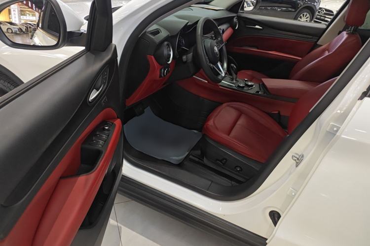 Used Alfa Romeo Stelvio 2017 2.0T 200HP Elite Edition Driver Seat