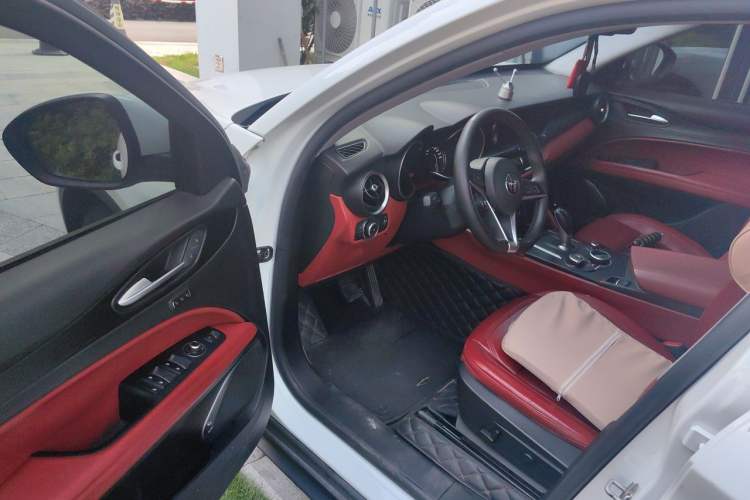 Used Alfa Romeo Stelvio 2017 2.0T 200HP Elite Edition Driver Seat