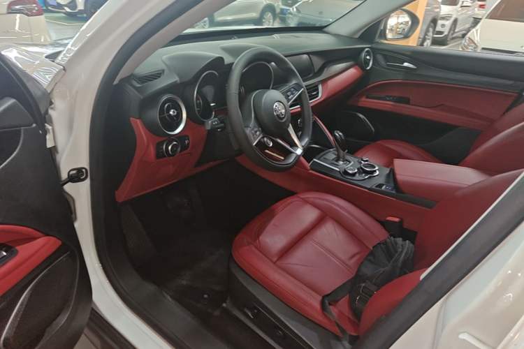 Used Alfa Romeo Stelvio 2017 2.0T 200HP Elite Edition Driver Seat