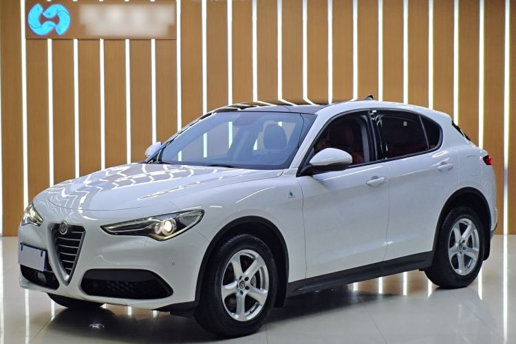 Alfa Romeo Stelvio 2017