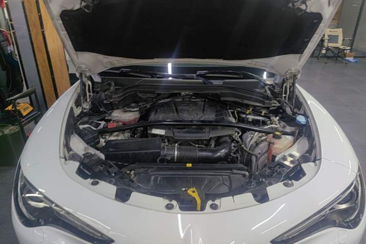 Used Alfa Romeo Stelvio 2017 2.0T 200HP Luxury Edition Engine Bay