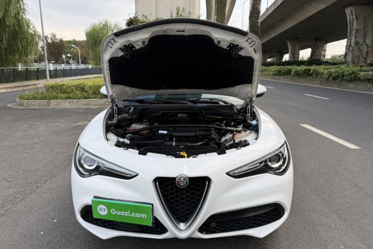 Used Alfa Romeo Stelvio 2017 2.0T 200HP Luxury Edition Engine Bay