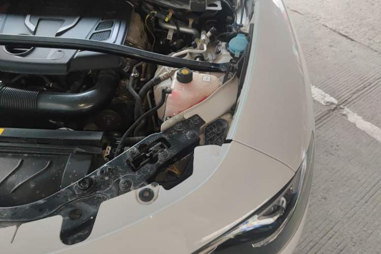 Used Alfa Romeo Stelvio 2017 2.0T 280HP Luxury Edition Engine Bay Left
