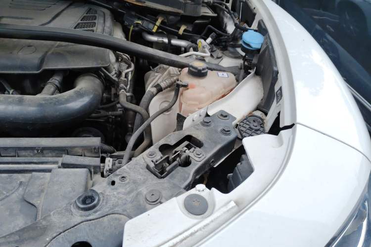 Used Alfa Romeo Stelvio 2017 2.0T 200HP Luxury Edition Engine Bay Left