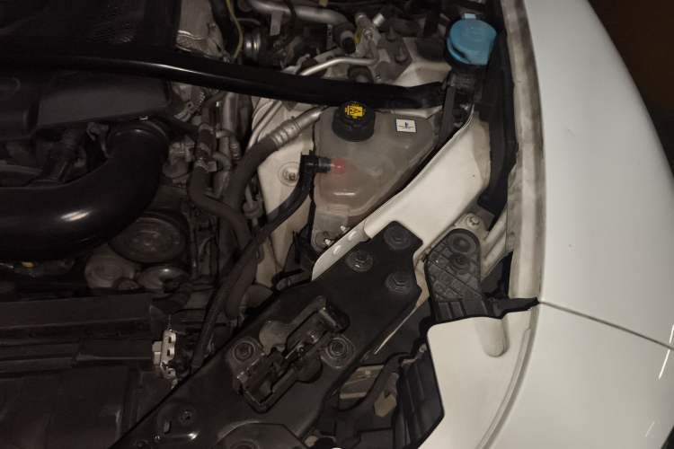 Used Alfa Romeo Stelvio 2017 2.0T 200HP Elite Edition Engine Bay Left
