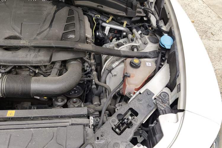 Used Alfa Romeo Stelvio 2017 2.0T 200HP Elite Edition Engine Bay Left