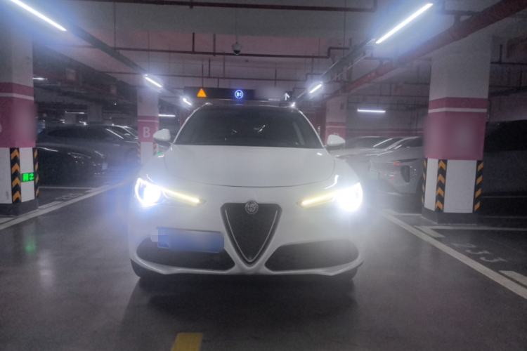 Used Alfa Romeo Stelvio 2017 2.0T 280HP Luxury Edition Exterior 1