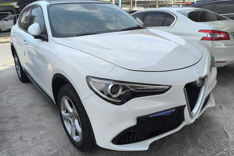 Used Alfa Romeo Stelvio 2017 2.0T 200HP Elite Edition Exterior 1