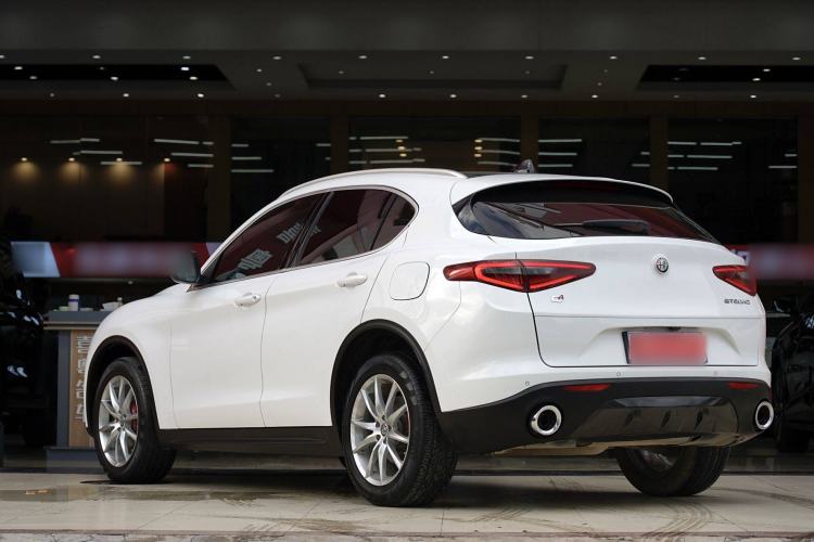 Used Alfa Romeo Stelvio 2017 2.0T 280HP Luxury Edition Exterior 1