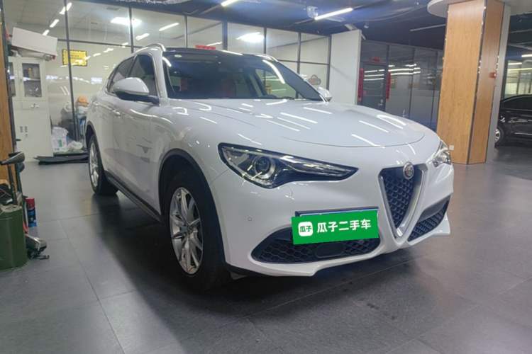 Used Alfa Romeo Stelvio 2017 2.0T 200HP Luxury Edition Exterior 1