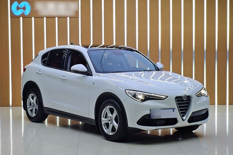 Used Alfa Romeo Stelvio 2017 2.0T 200HP Elite Edition Exterior 1