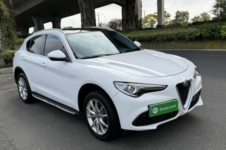 Used Alfa Romeo Stelvio 2017 2.0T 200HP Luxury Edition Exterior 1