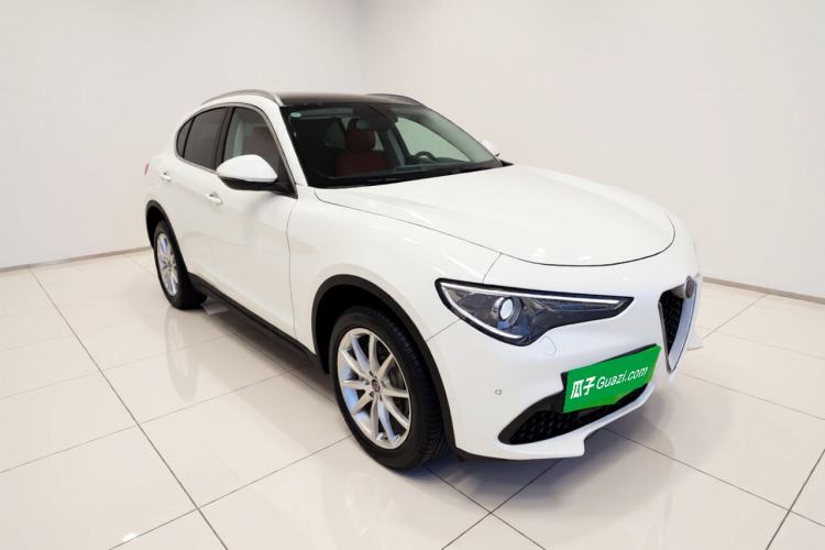 Used Alfa Romeo Stelvio 2017 2.0T 200HP Luxury Edition Exterior 1