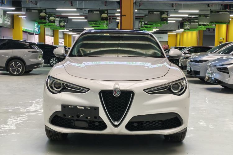 Used Alfa Romeo Stelvio 2017 2.0T 200HP Elite Edition Exterior 1