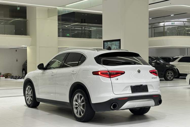Used Alfa Romeo Stelvio 2017 2.0T 200HP Luxury Edition Exterior 1
