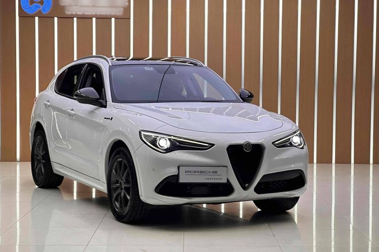 Used Alfa Romeo Stelvio 2017 2.0T 200HP Luxury Edition Exterior 1