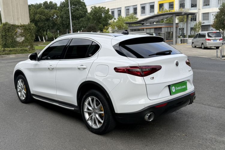 Used Alfa Romeo Stelvio 2017 2.0T 200HP Luxury Edition Exterior 10